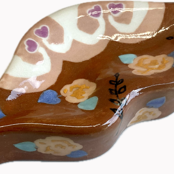 “LIPS” Wall Tile/Dish in chestnut/tan