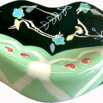 “LIPS” Wall Tile/Dish in dark spruce green/mint