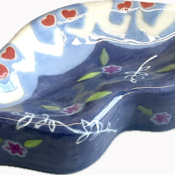 “LIPS” Wall Tile/Dish in blue-violet/stonewashed denim